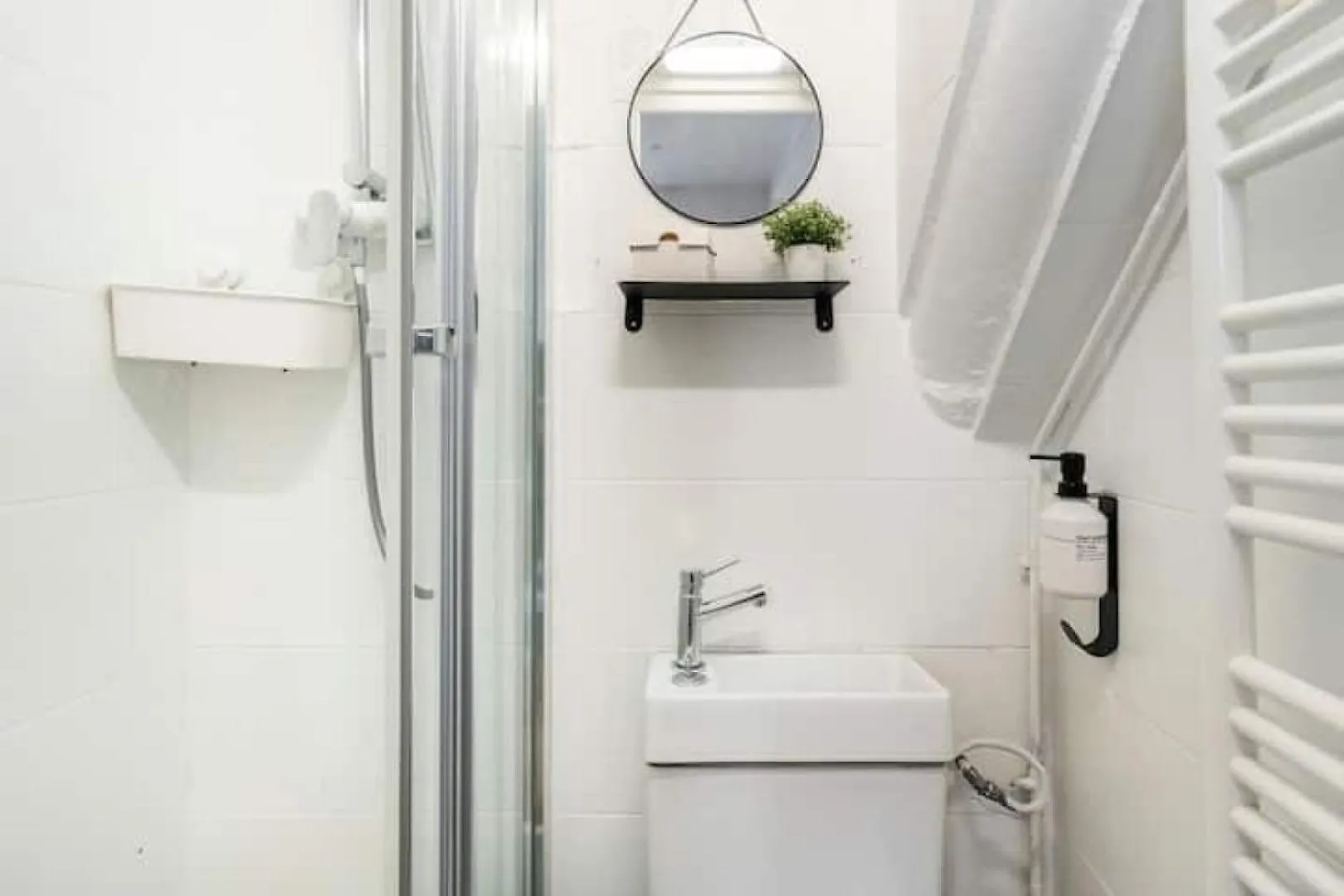 Cocoon In The Heart Of Batignolles | By Airnest Apartment Paris 0*,  France